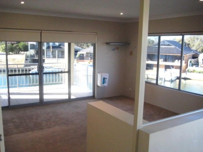 20 Ragamuffin Point, Halls Head WA 6210