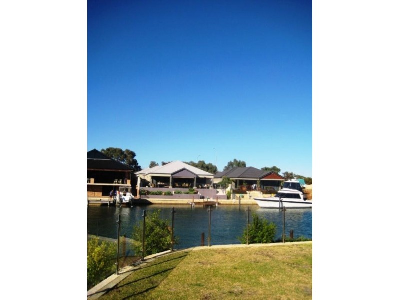 20 Ragamuffin Point, Halls Head WA 6210