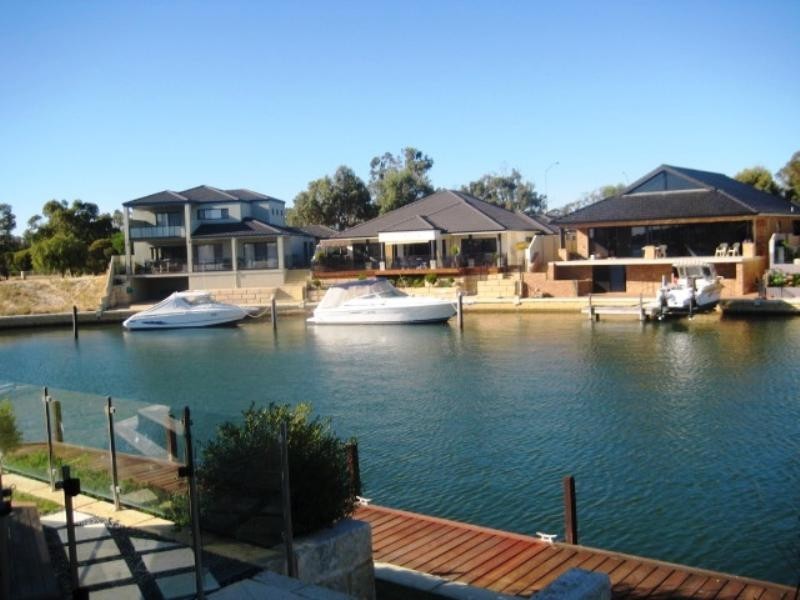 20 Ragamuffin Point, Halls Head WA 6210