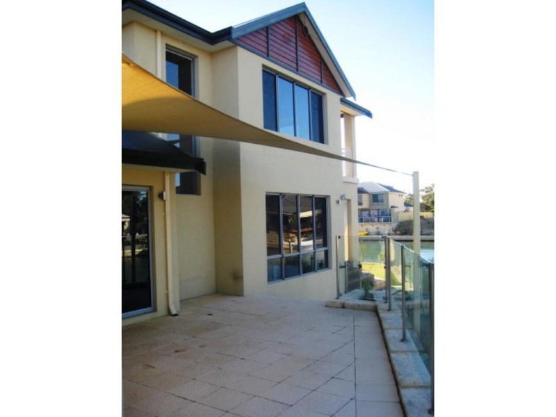 20 Ragamuffin Point, Halls Head WA 6210