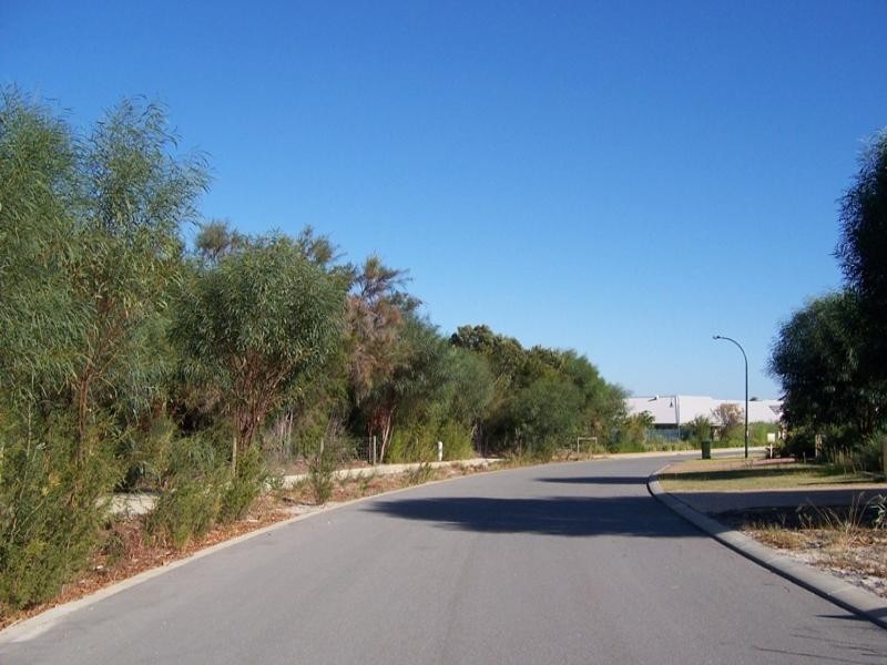 19 Sharperton Mndr, Dudley Park WA 6210