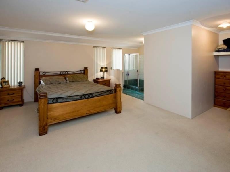 10 Honeymyrtle Grange, Halls Head WA 6210