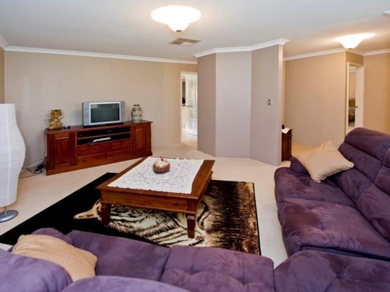 10 Honeymyrtle Grange, Halls Head WA 6210