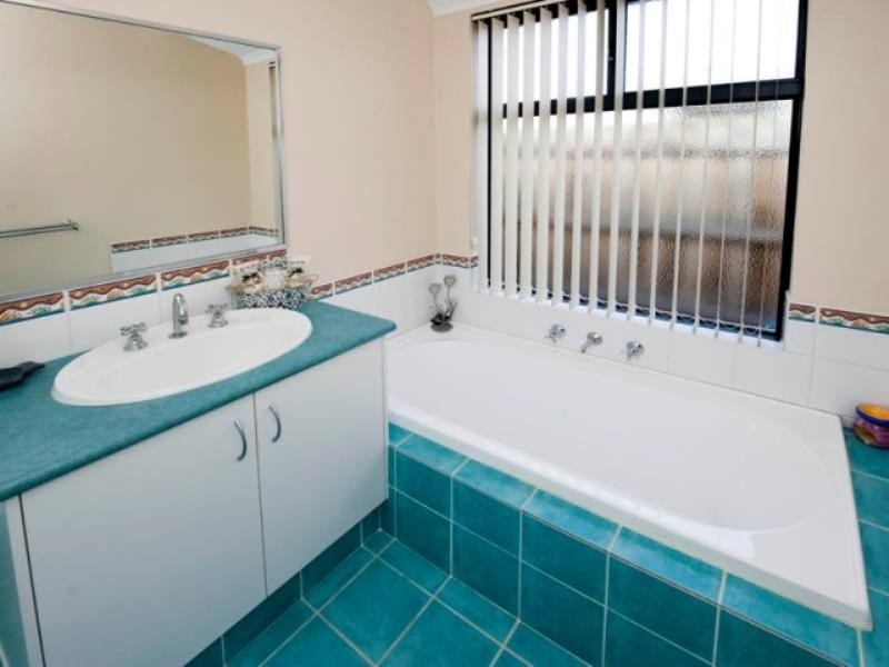 10 Honeymyrtle Grange, Halls Head WA 6210