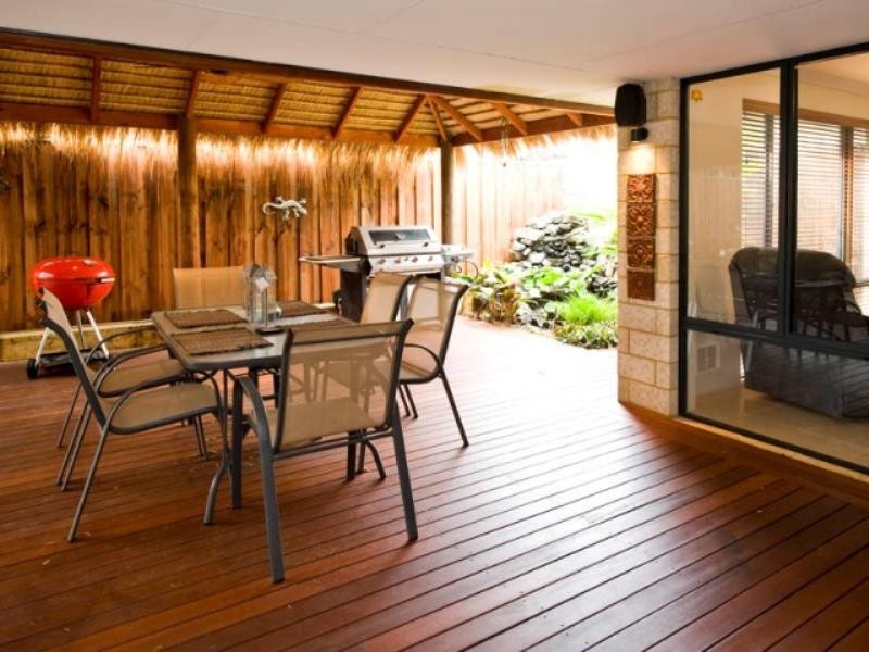 10 Honeymyrtle Grange, Halls Head WA 6210