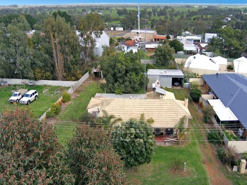 39 Hesse Street, Waroona WA 6215