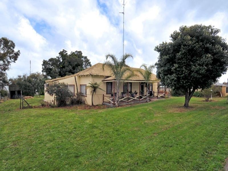 39 Hesse Street, Waroona WA 6215