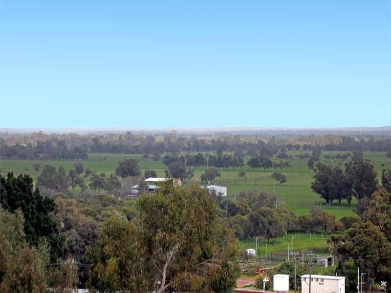 39 Hesse Street, Waroona WA 6215