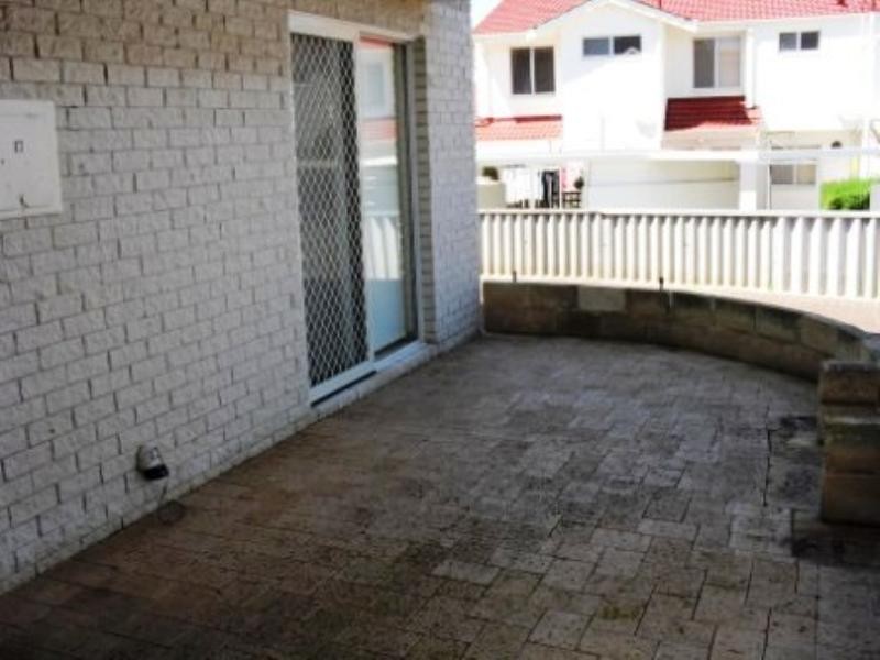 17/11 Leslie Street, Dudley Park WA 6210