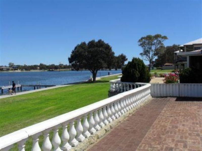 17/11 Leslie Street, Dudley Park WA 6210