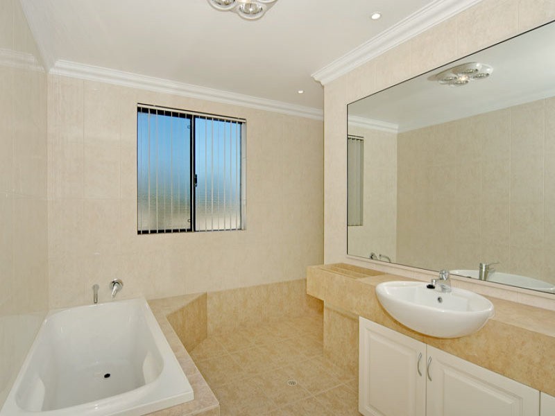 34 Mippi Road, Halls Head WA 6210