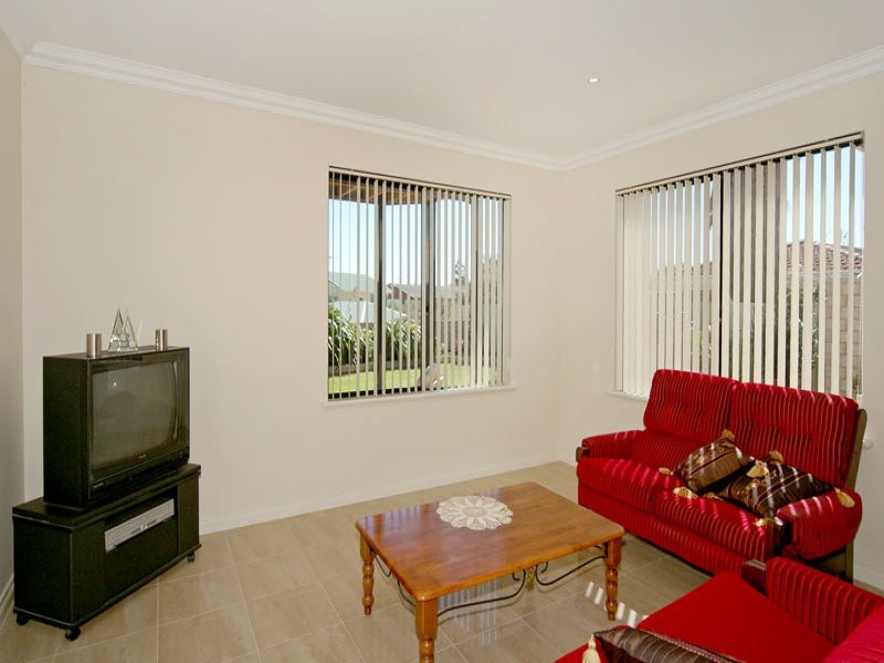 34 Mippi Road, Halls Head WA 6210