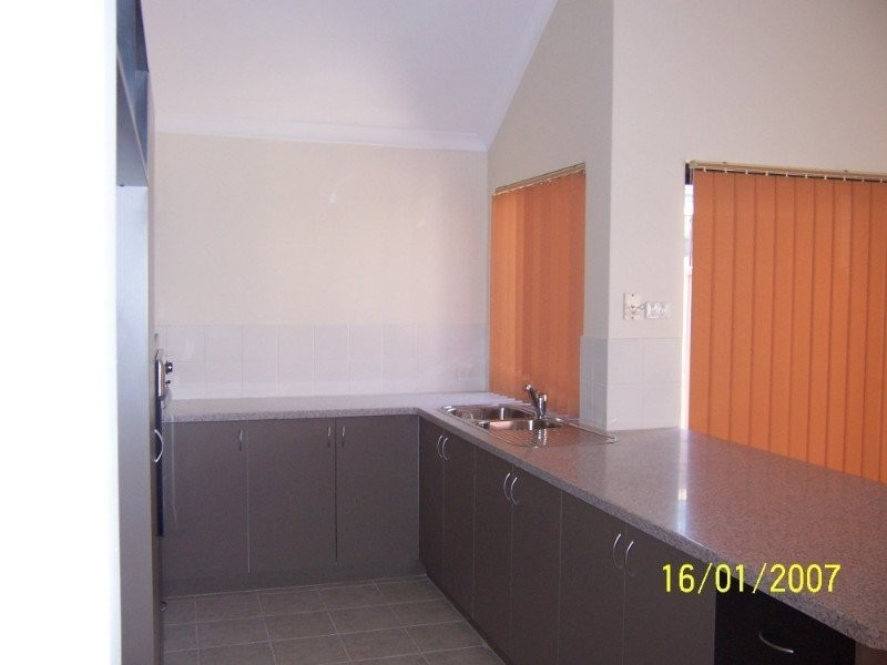 16 Moorhen Green, Dudley Park WA 6210