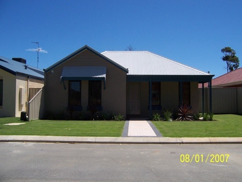 16 Moorhen Green, Dudley Park WA 6210