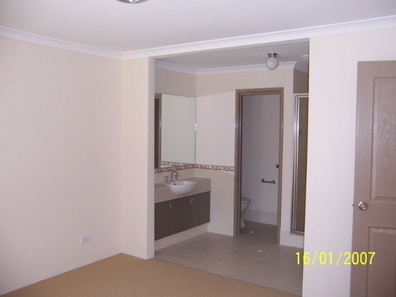 16 Moorhen Green, Dudley Park WA 6210