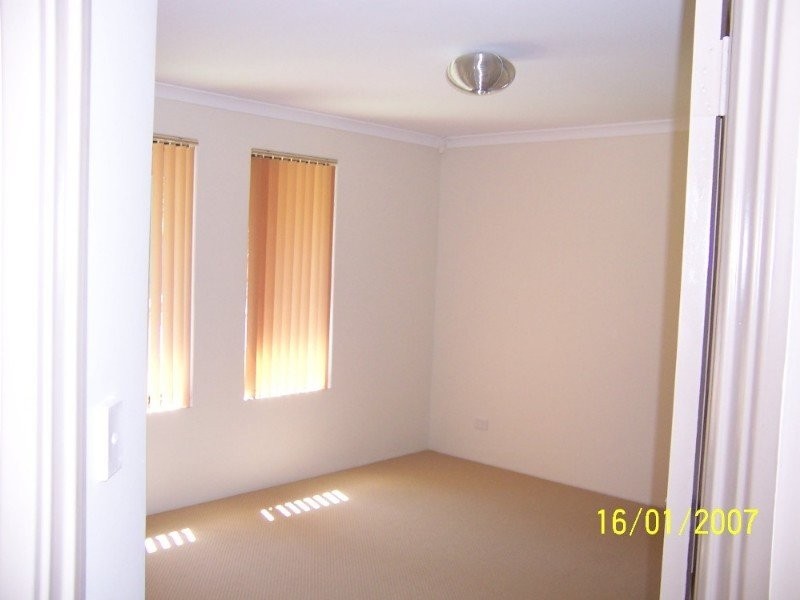 16 Moorhen Green, Dudley Park WA 6210