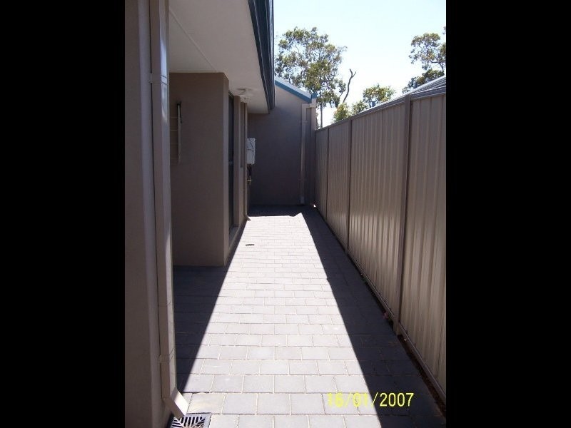 16 Moorhen Green, Dudley Park WA 6210