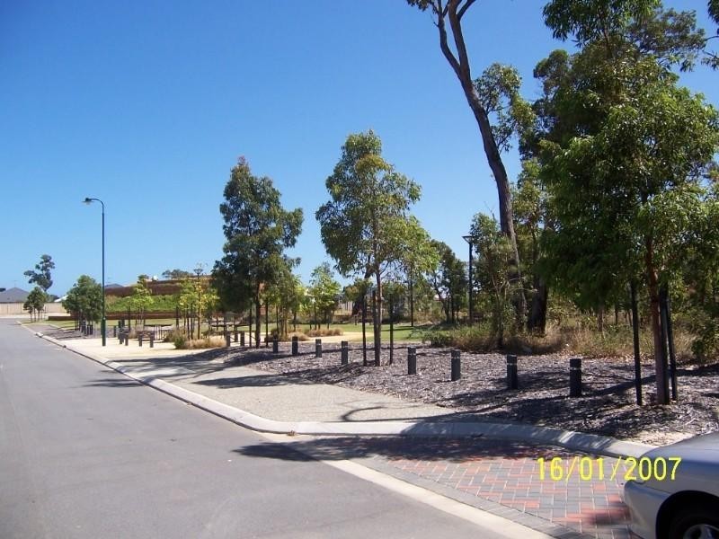 16 Moorhen Green, Dudley Park WA 6210