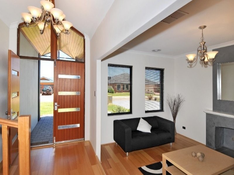 17 Royston Way, Lakelands WA 6180