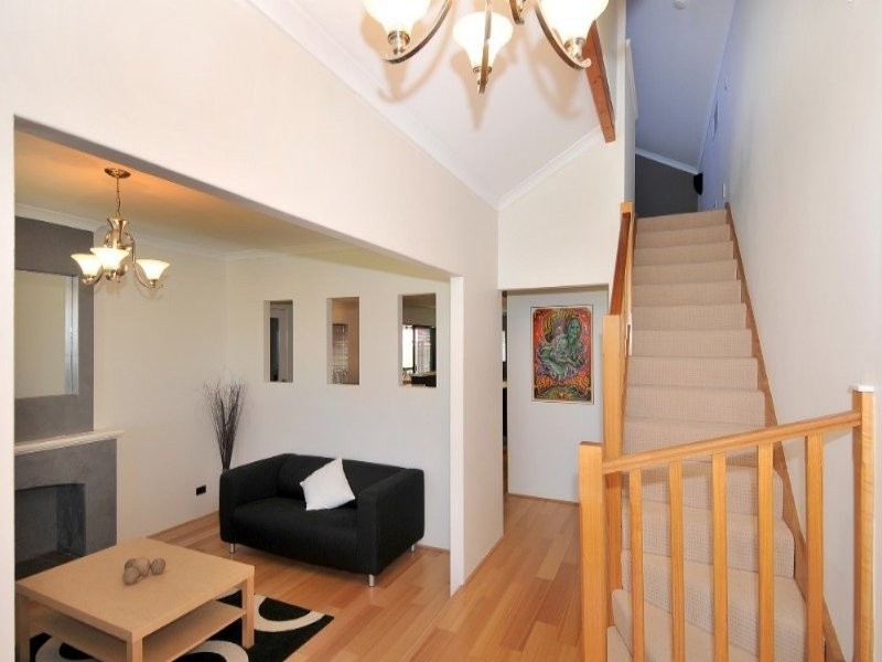 17 Royston Way, Lakelands WA 6180