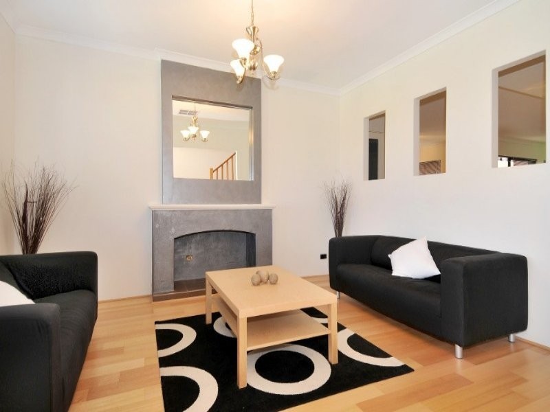 17 Royston Way, Lakelands WA 6180