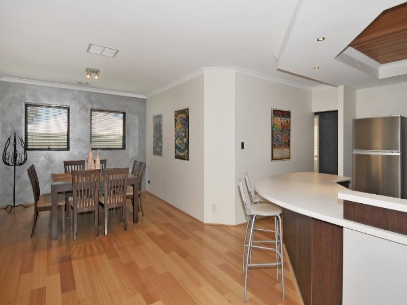 17 Royston Way, Lakelands WA 6180