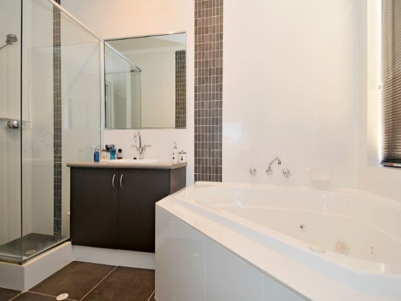 17 Royston Way, Lakelands WA 6180