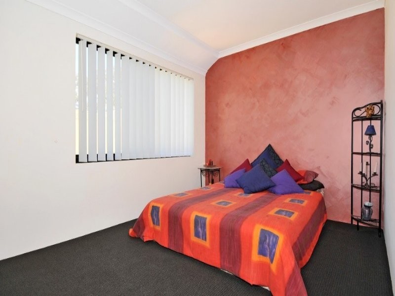 17 Royston Way, Lakelands WA 6180