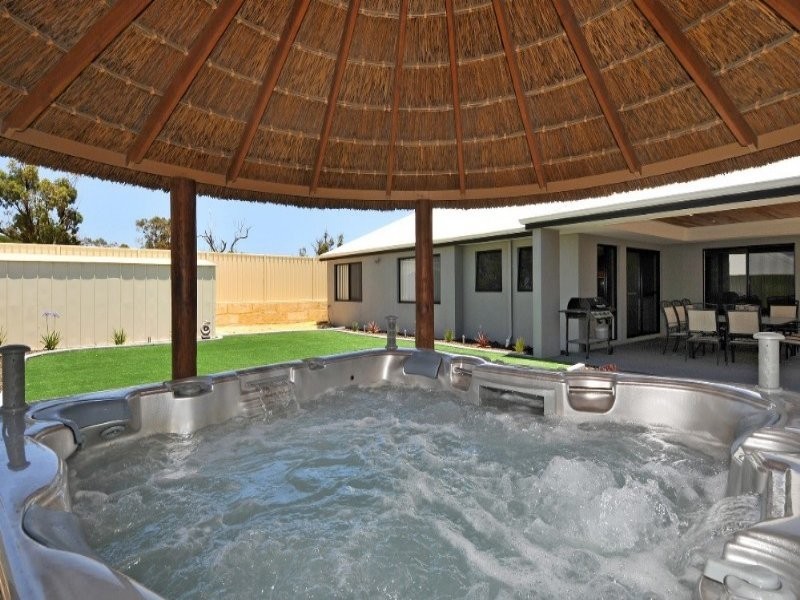 17 Royston Way, Lakelands WA 6180