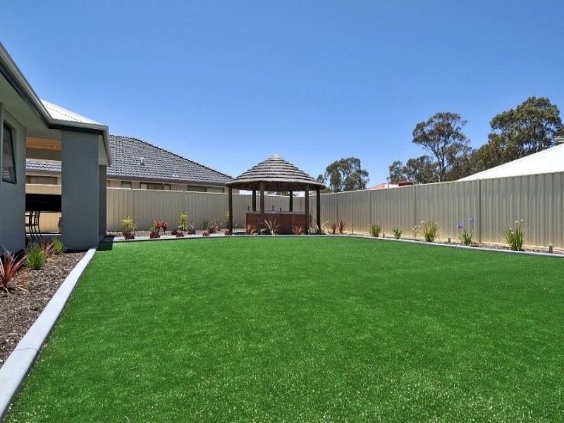 17 Royston Way, Lakelands WA 6180