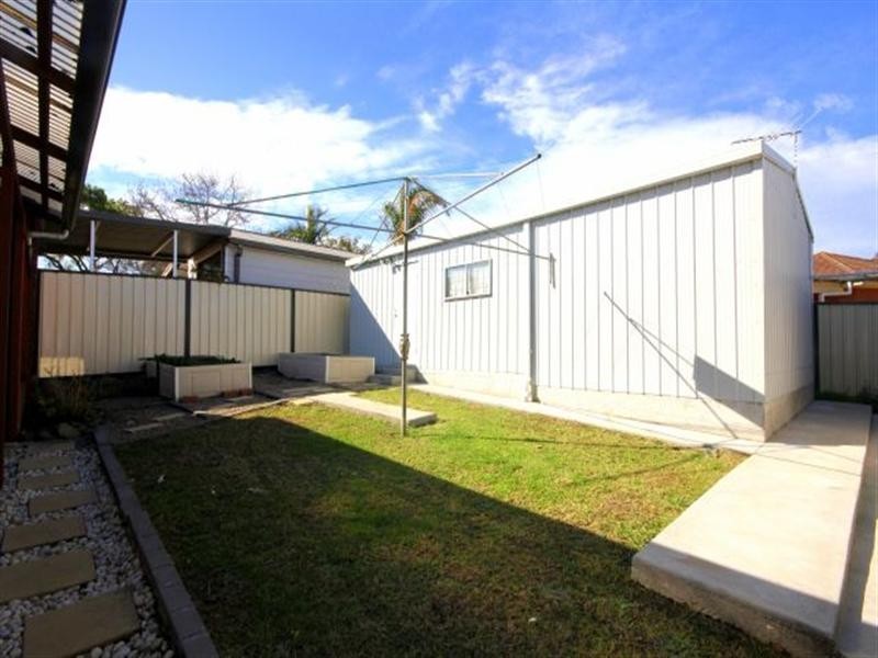 23 Binnalong Avenue, Georges Hall NSW 2198