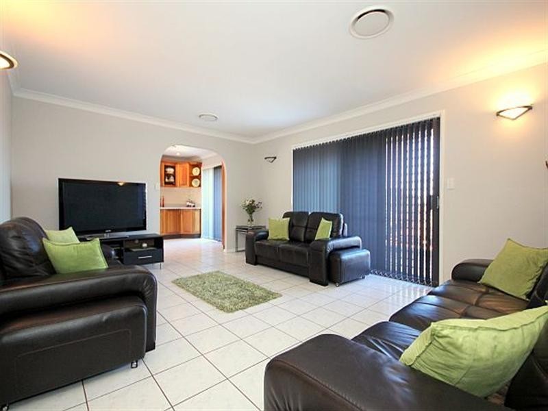 20 Yvonne Crescent, Georges Hall NSW 2198