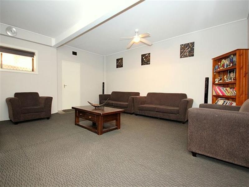 20 Yvonne Crescent, Georges Hall NSW 2198