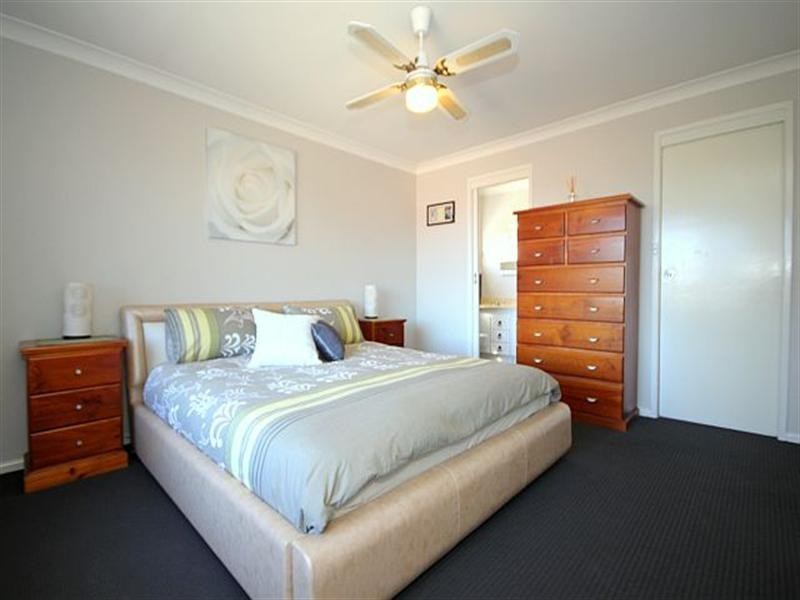 20 Yvonne Crescent, Georges Hall NSW 2198