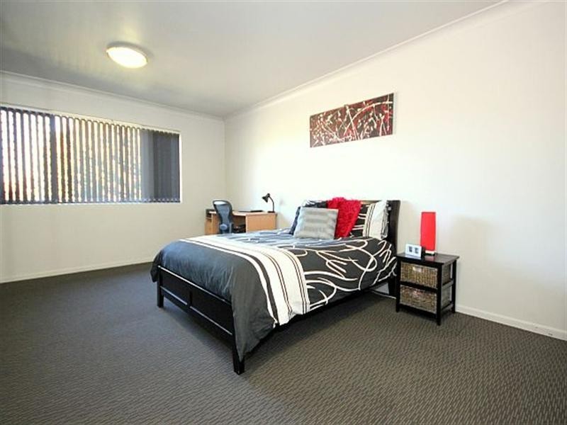 20 Yvonne Crescent, Georges Hall NSW 2198