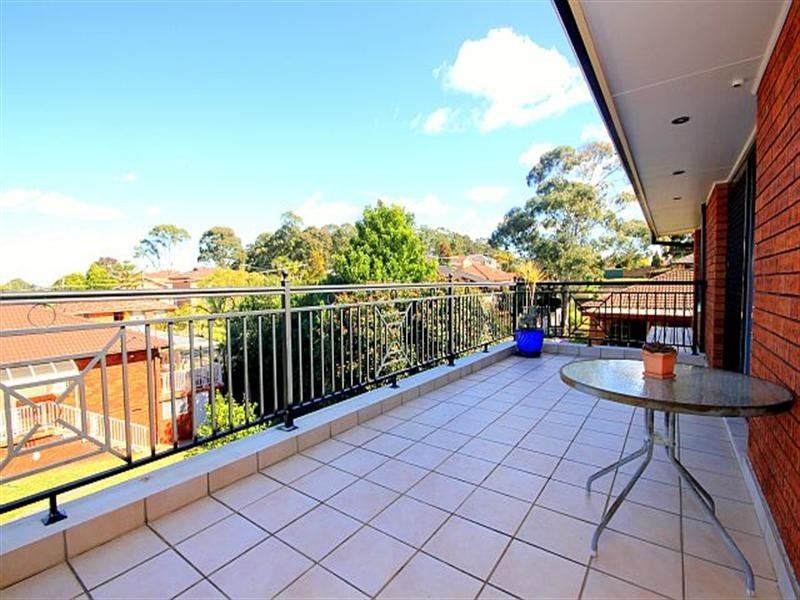20 Yvonne Crescent, Georges Hall NSW 2198