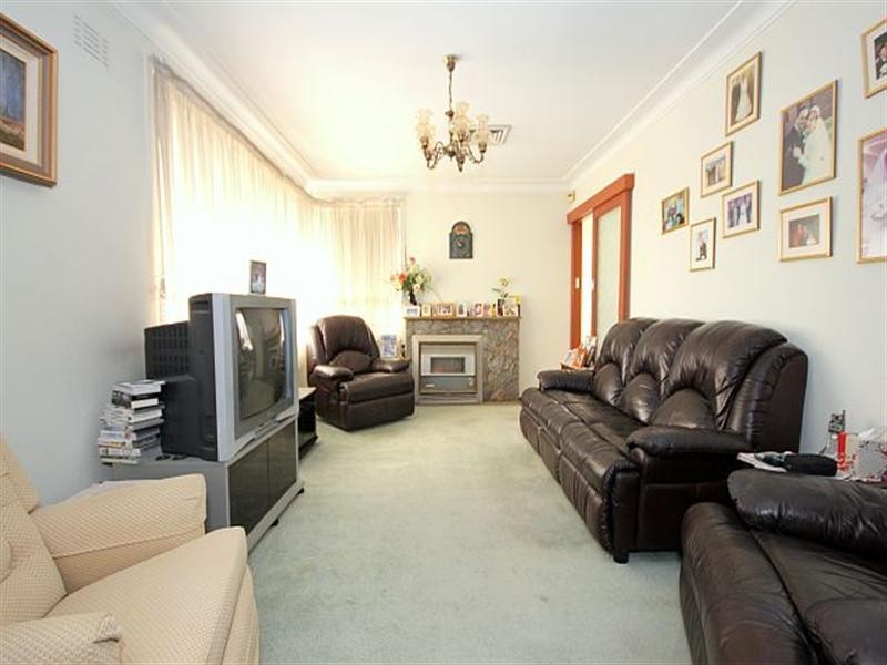 26 Lincoln Road, Georges Hall NSW 2198