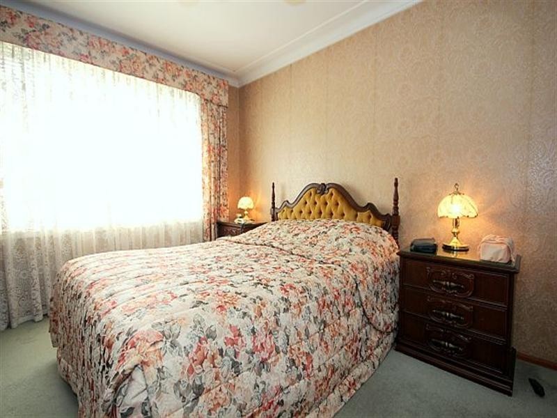 26 Lincoln Road, Georges Hall NSW 2198