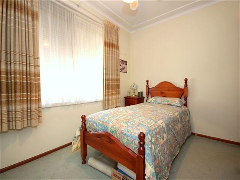 26 Lincoln Road, Georges Hall NSW 2198