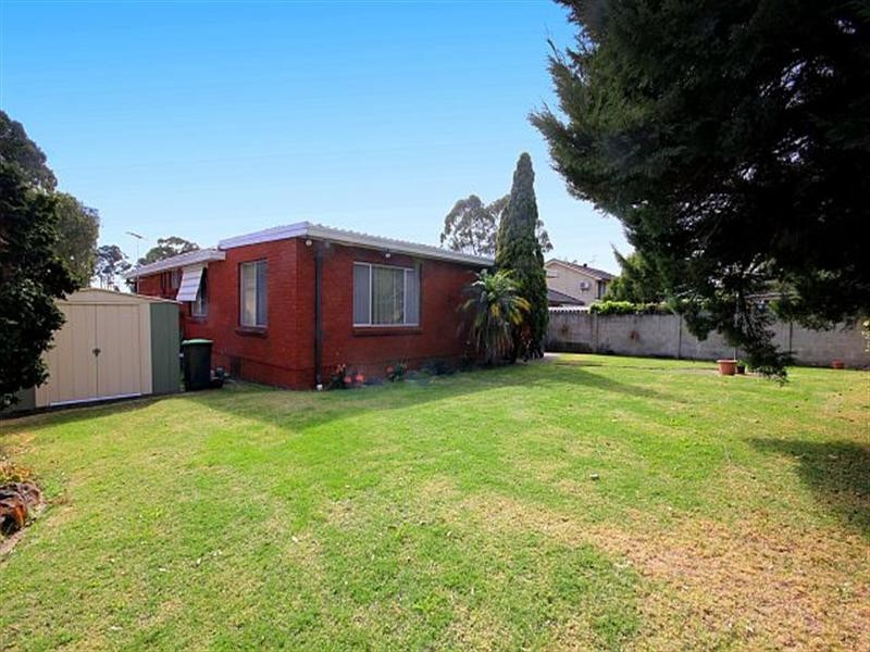 26 Lincoln Road, Georges Hall NSW 2198