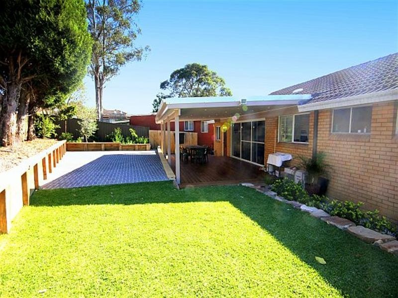 3 Bligh Close, Georges Hall NSW 2198