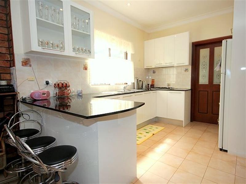 1 Garry Court, Georges Hall NSW 2198