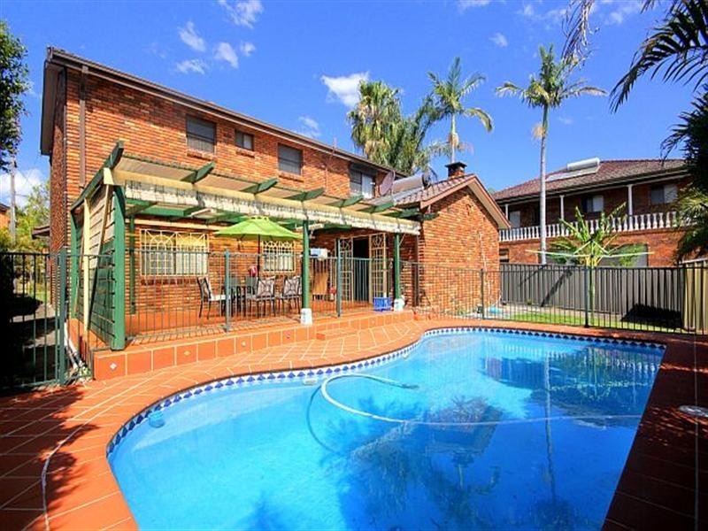 1 Garry Court, Georges Hall NSW 2198