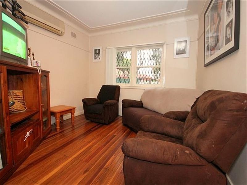 42 Robertson Road, Chester Hill NSW 2162