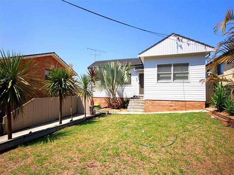 43 Bellevue Avenue, Georges Hall NSW 2198