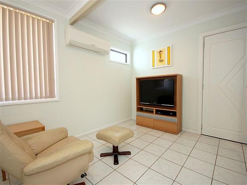 42 Flinders Road, Georges Hall NSW 2198