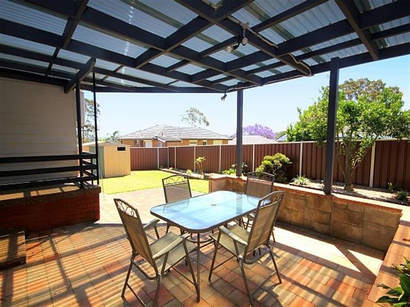 42 Flinders Road, Georges Hall NSW 2198