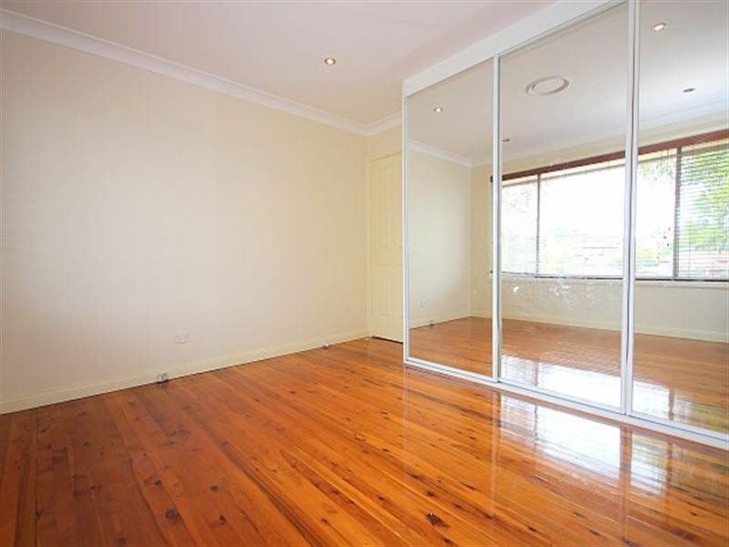 29 Caroline Crescent, Georges Hall NSW 2198