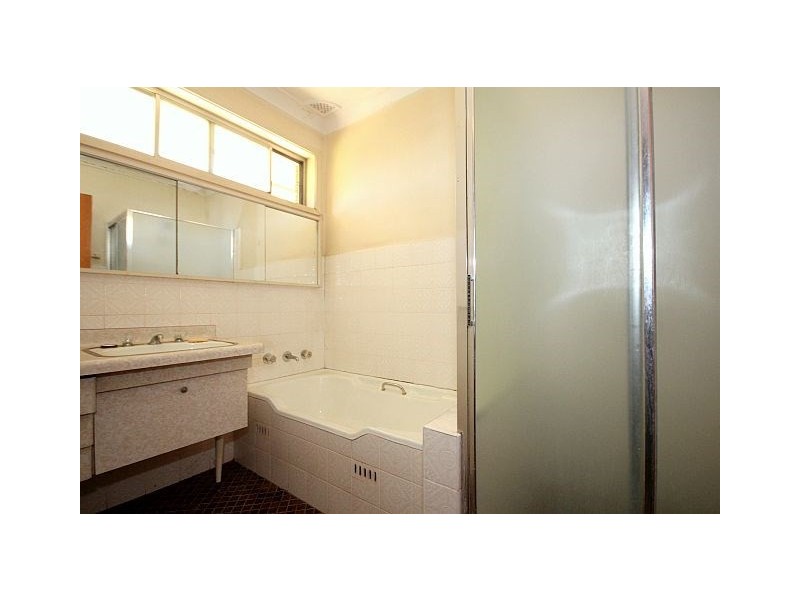 35 Saric Avenue, Georges Hall NSW 2198