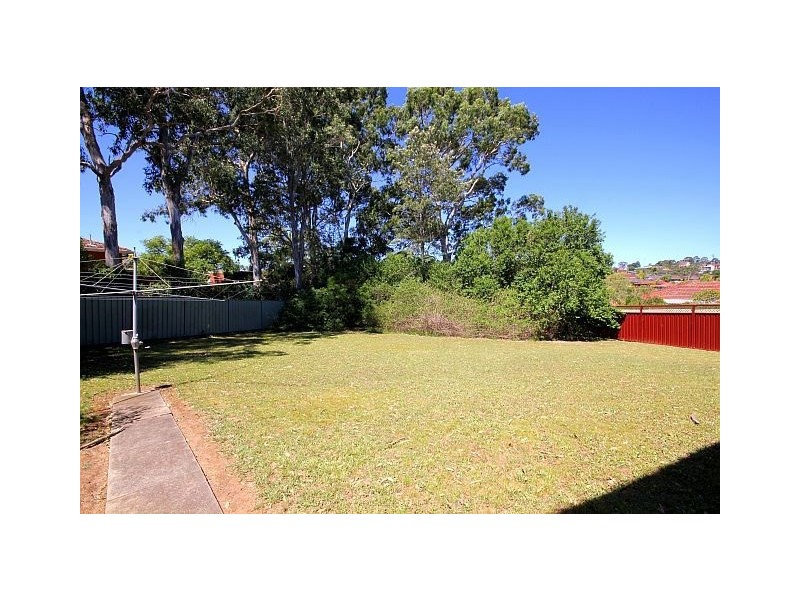 35 Saric Avenue, Georges Hall NSW 2198